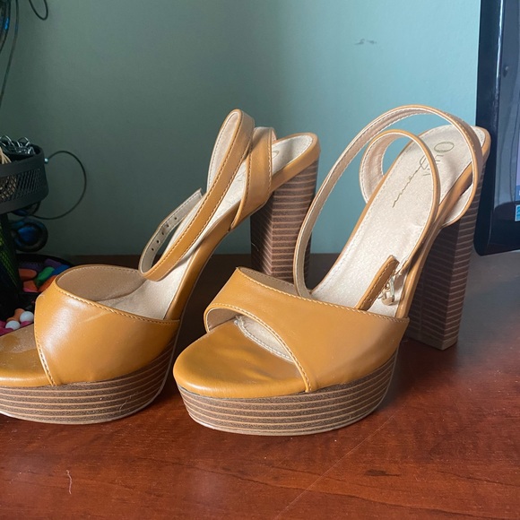 Open Toe Chunky 6” Heels - Picture 4 of 9